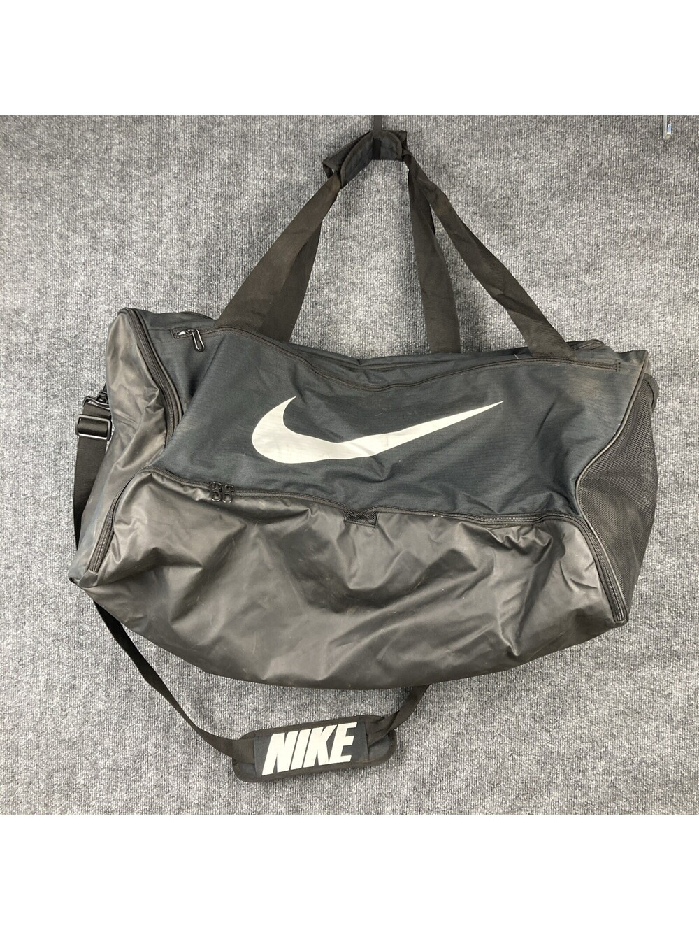 Nike Black Large 27" Multi-Compartment Zippered Shoulder Strap Equipment Bag